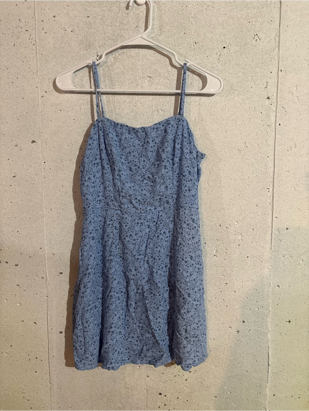 Francesca’s Light Blue Ditsy Floral Spaghetti Strap Mini Dress Size M